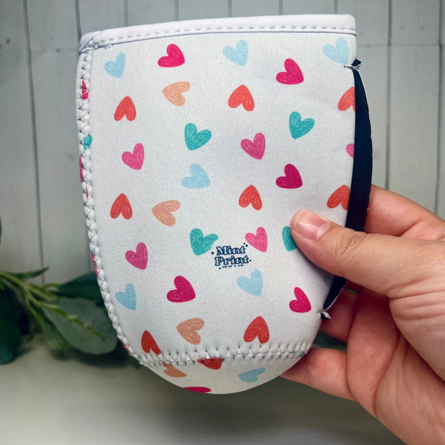 Colorful Hearts Drink Sleeve With Handle | Medium