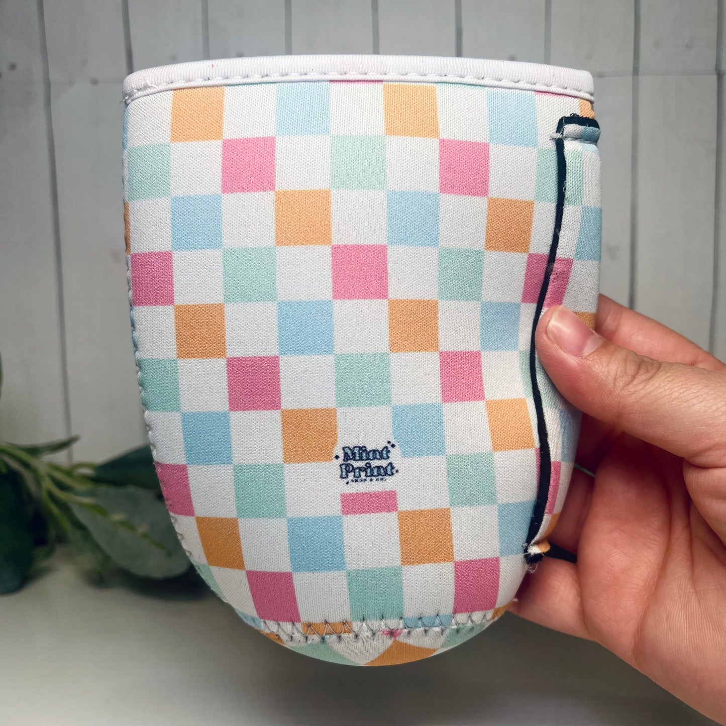 Pastel Checkered Drink Sleeve With Handle | Medium