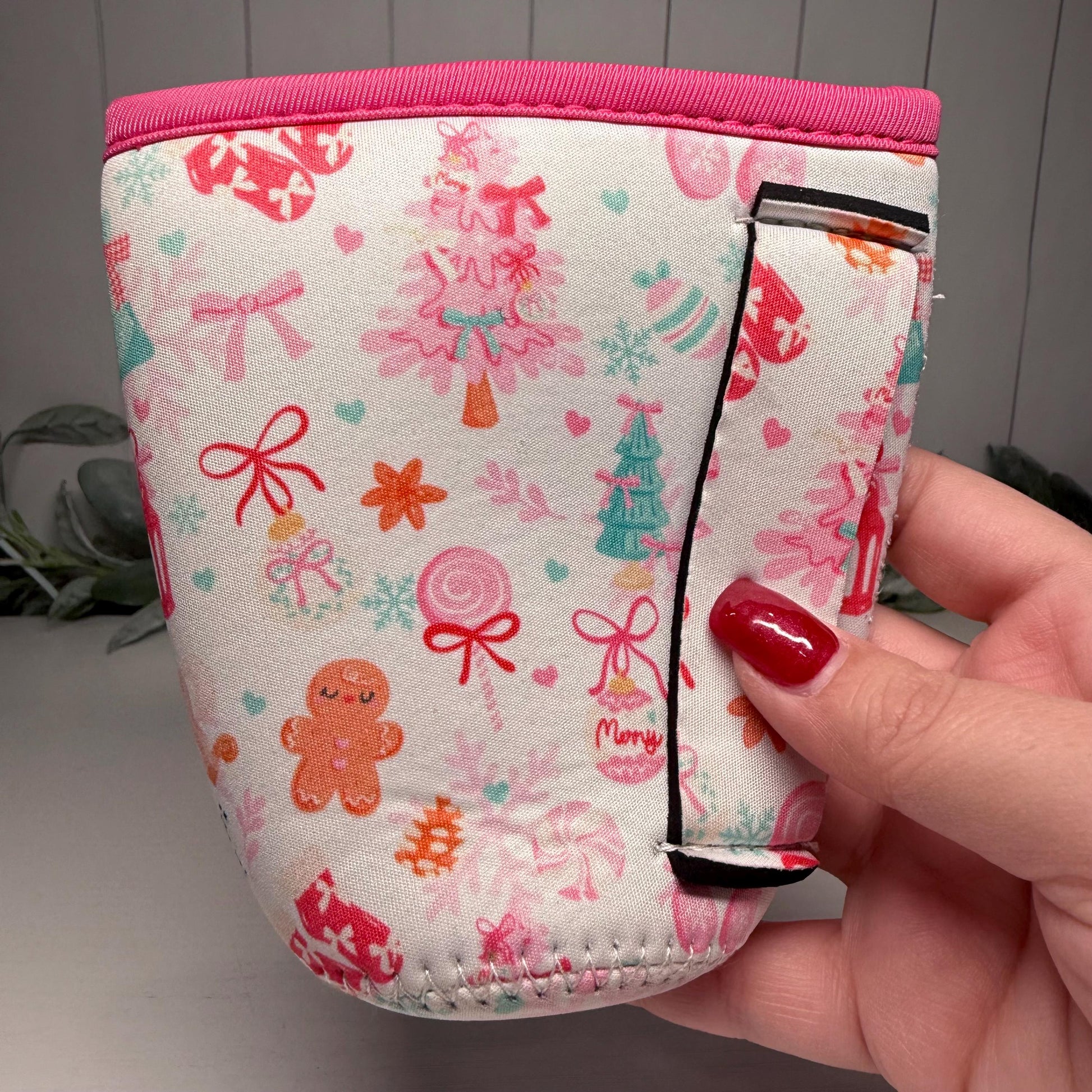 Pink Christmas Print Drink Sleeve with Handle, Coffee Cup Sleeve, Cozie