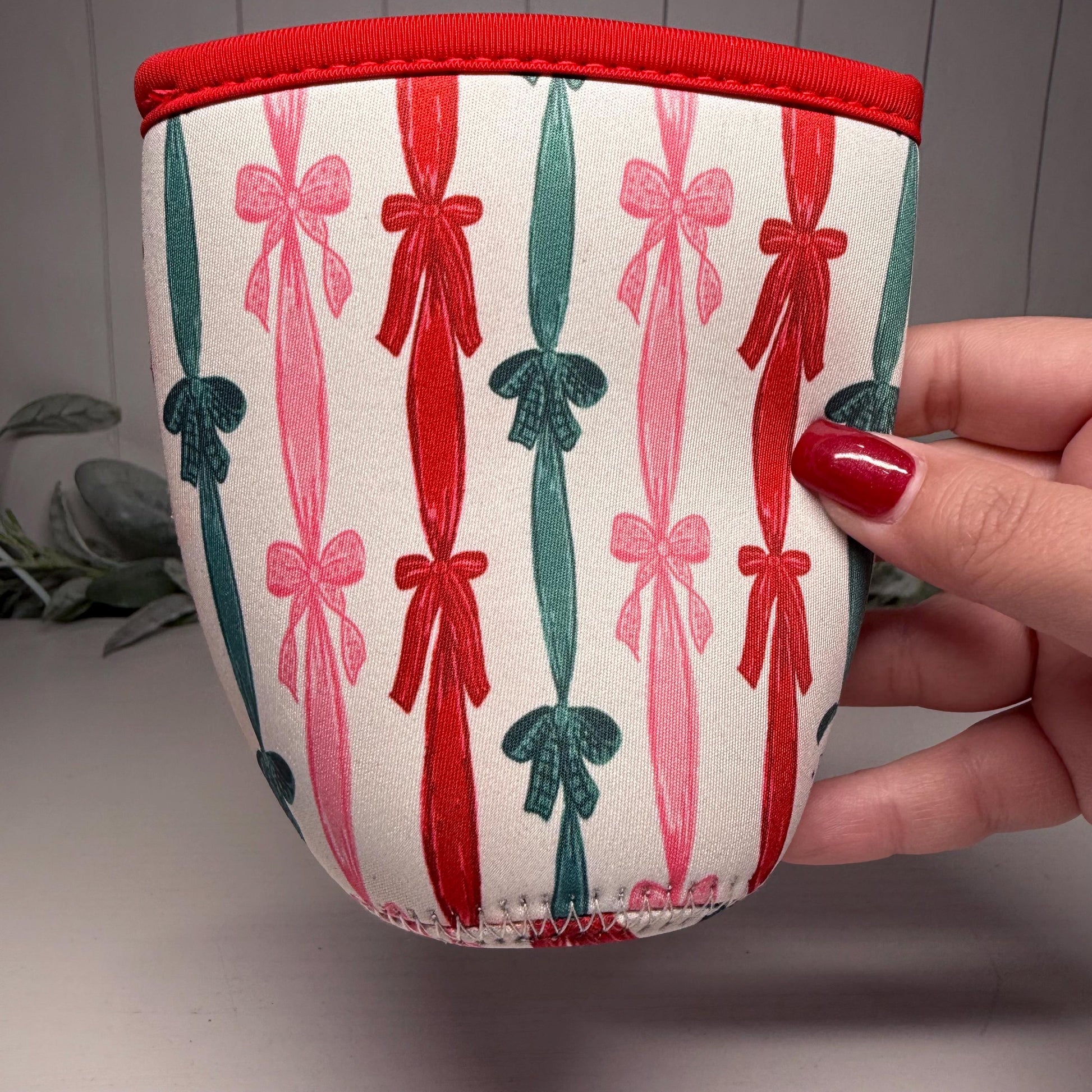 Christmas Bow Print Drink Sleeve with Handle, Coffee Cup Sleeve, Cozie